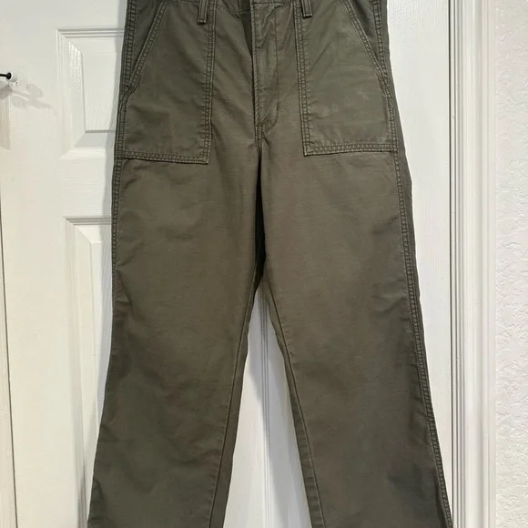 Women’s Levi’s rib cage, straight, utility pants. - Picture 7 of 7